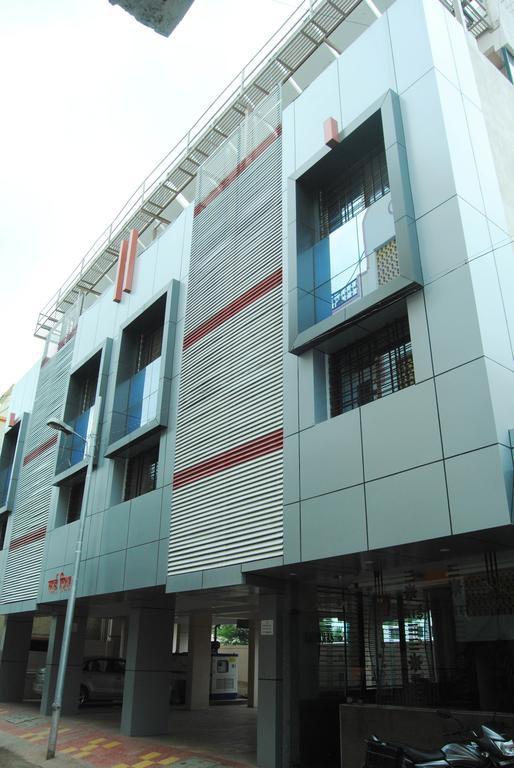 Sai Niwas Hotel Ширди Екстериор снимка
